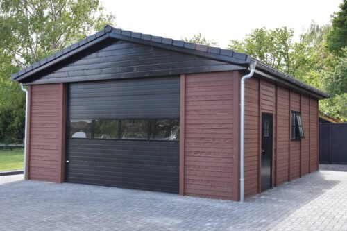 Prefab betonnen garage met een sectionaal deur.