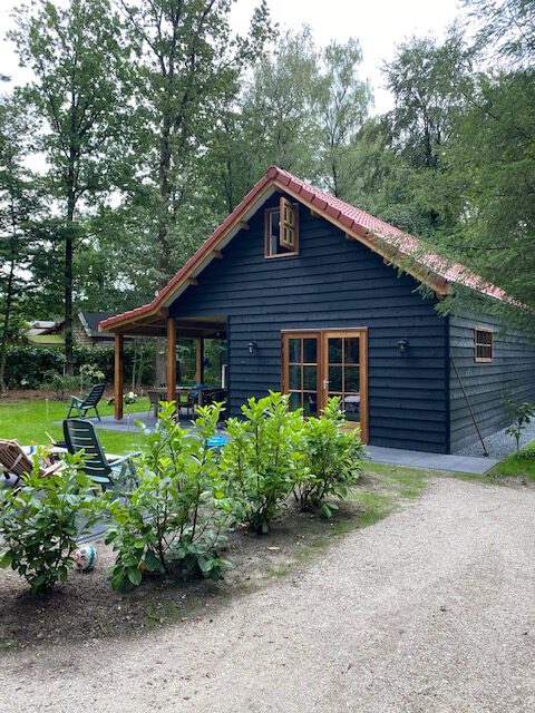 Prefab recreatiewoning met luifel dubbelwandig.